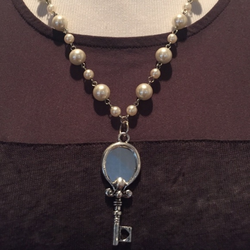 Pearl and key necklace